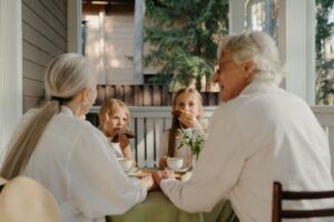 Wymiana pokoleniowa, czyli relacje dziadków i wnuków